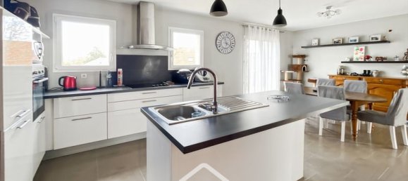 Casa de 5 dormitorios en Francheville, France No. 206358 21