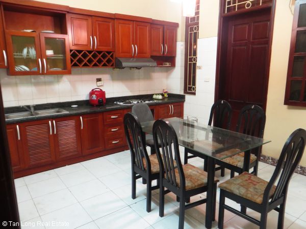 Casa de 4 dormitorios en Ba Dinh, Vietnam No. 4836