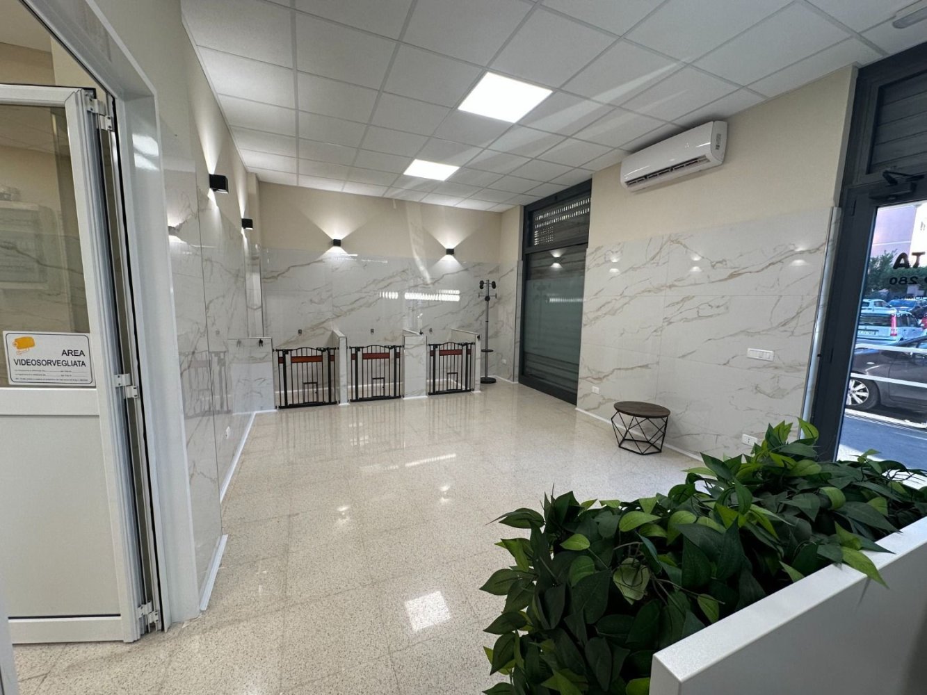 67m² Commercial property in Rome, Italy No. 327634