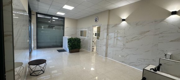 67m² Commercial property in Rome, Italy No. 327634 2