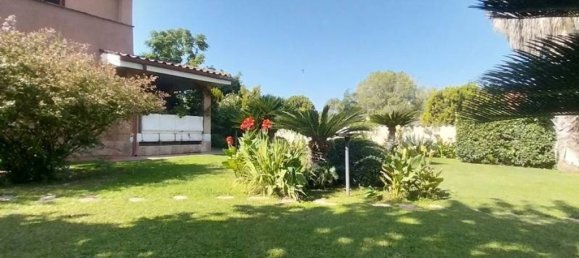 5 bedrooms Villa in Rome, Italy No. 11198 4