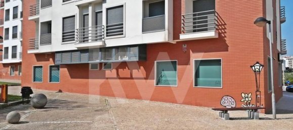 215m² Commercial property in Almada, Portugal No. 63395 14