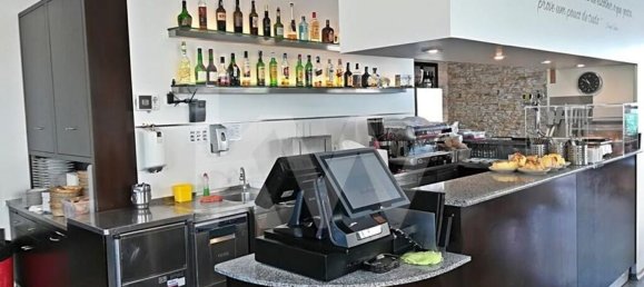 215m² Commercial property in Almada, Portugal No. 63395 10