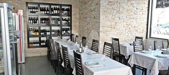 215m² Commercial property in Almada, Portugal No. 63395 4