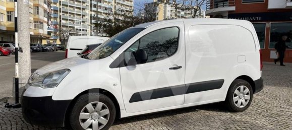 215m² Commercial property in Almada, Portugal No. 63395 15