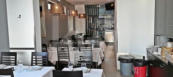 215m² Commercial property in Almada, Portugal No. 63395 9