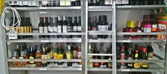 215m² Commercial property in Almada, Portugal No. 63395 11