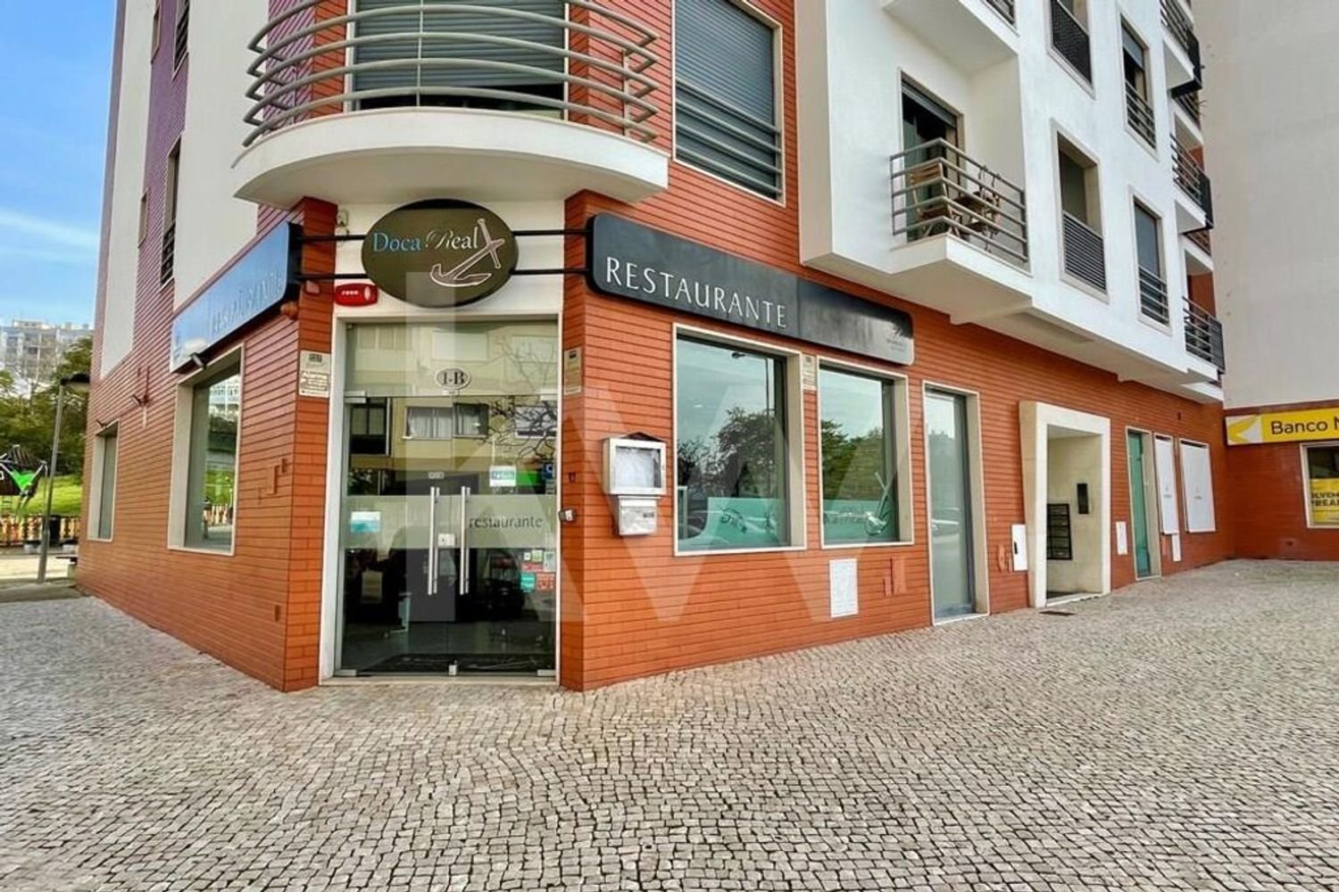 215m² Commercial property in Almada, Portugal No. 63395