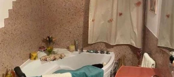 6-salle Appartement à Ottaviano, Italy No. 10284 23