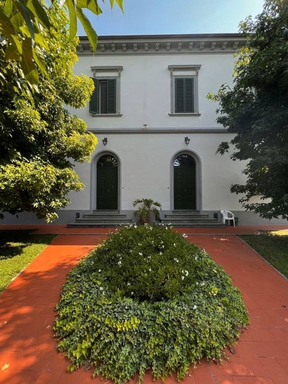 7 bedrooms Villa in Pisa, Italy No. 152305