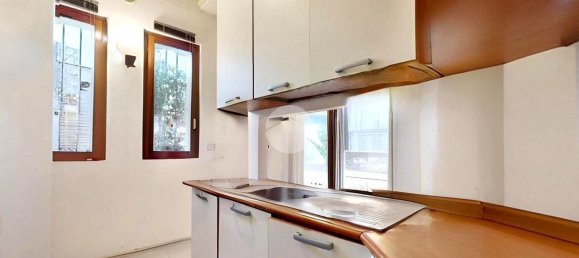 Квартира с 2 комнатами в Милан, Италия № 243602 14