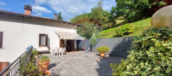 3 bedrooms House in Endine Gaiano, Italy No. 323025 2