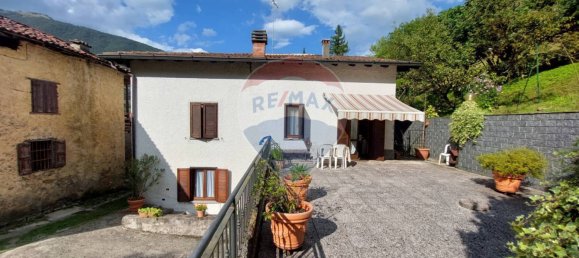 3 bedrooms House in Endine Gaiano, Italy No. 323025 9