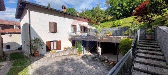 3 bedrooms House in Endine Gaiano, Italy No. 323025 11