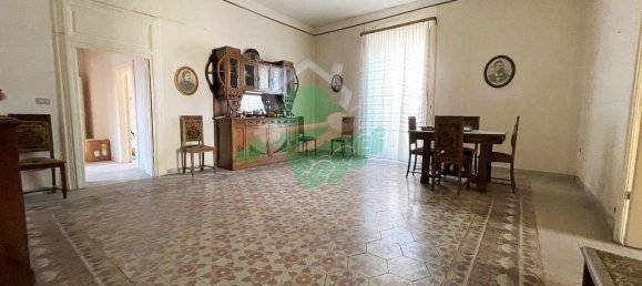 10 rooms Apartment in Foggia, Italy No. 199003 4