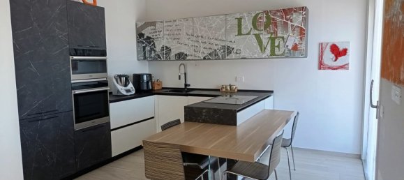 3 bedrooms House in Mondolfo, Italy No. 372809 2