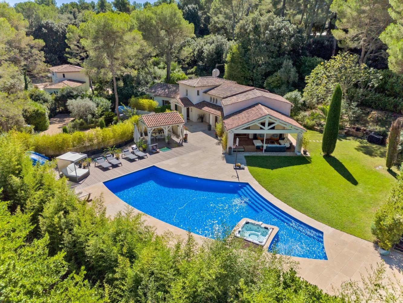 Villa de 7 dormitorios en Mougins, France No. 1566