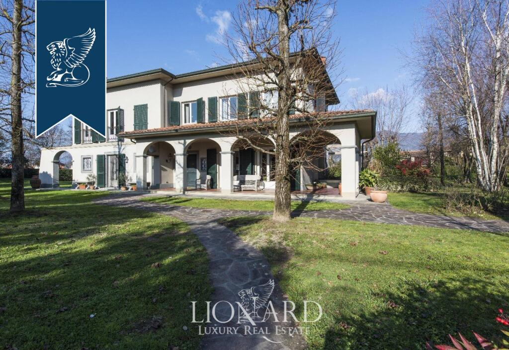 5 bedrooms Villa in Capannori, Italy No. 329297