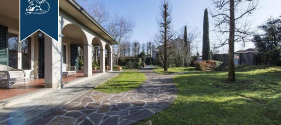 5 bedrooms Villa in Capannori, Italy No. 329297 5