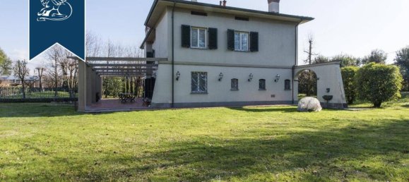 5 bedrooms Villa in Capannori, Italy No. 329297 9
