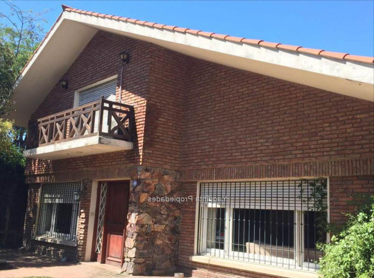 3 bedrooms House in Montevideo, Uruguay No. 2720