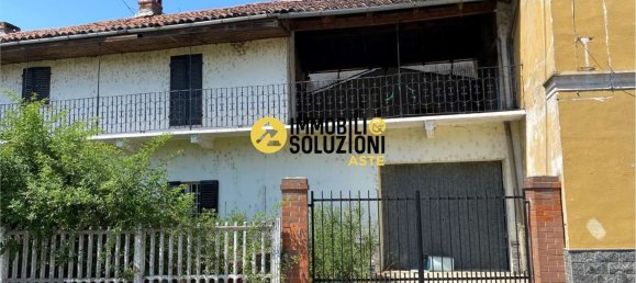 6 rooms Apartment in Crescentino, Italy No. 13384 10