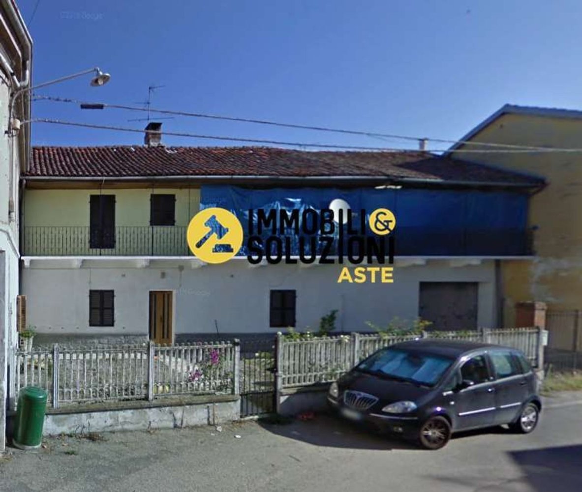 6 rooms Apartment in Crescentino, Italy No. 13384