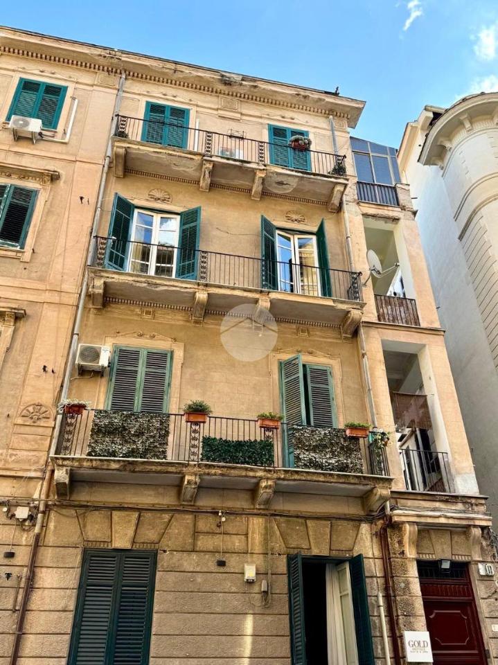 5 rooms Apartment in Palermo, Italy No. 140008