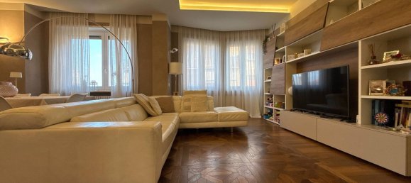 Квартира с 5 комнатами в Альба, Италия № 290846 3