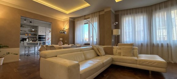 Квартира с 5 комнатами в Альба, Италия № 290846 4