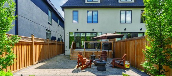 4 bedrooms House in Mississauga, Canada No. 352 4