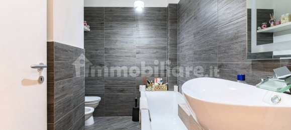 Квартира с 2 спальнями в Рим, Италия № 320193 14