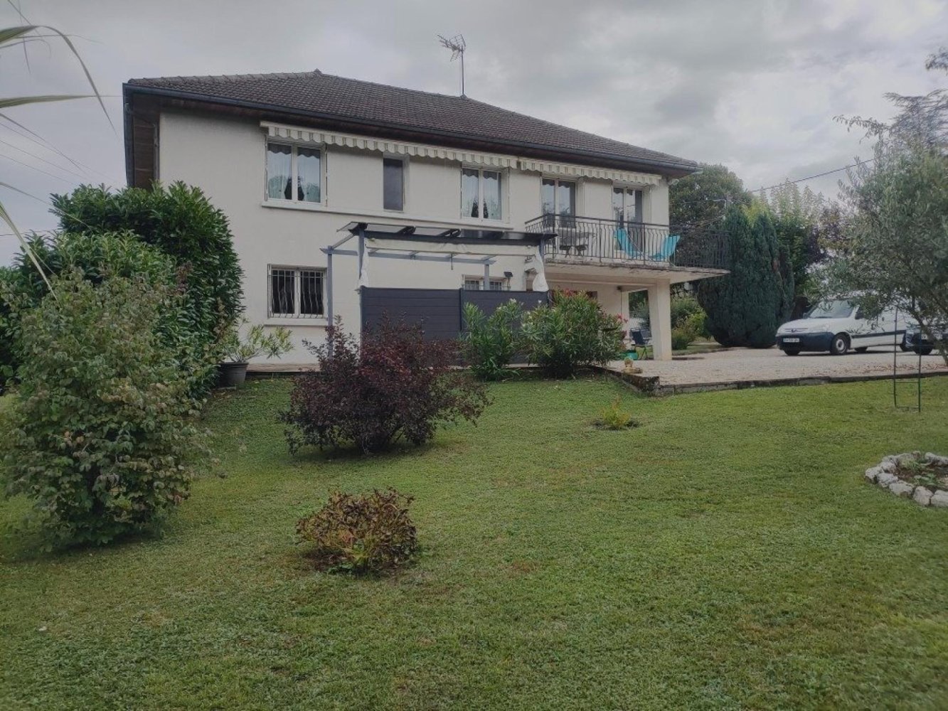 Casa de 4 dormitorios en Jura, France No. 327270