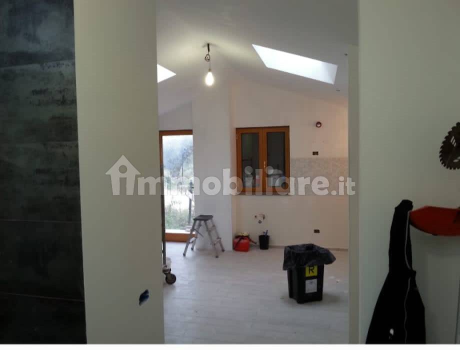 Дом с 4 спальнями в Риети, Италия № 70834