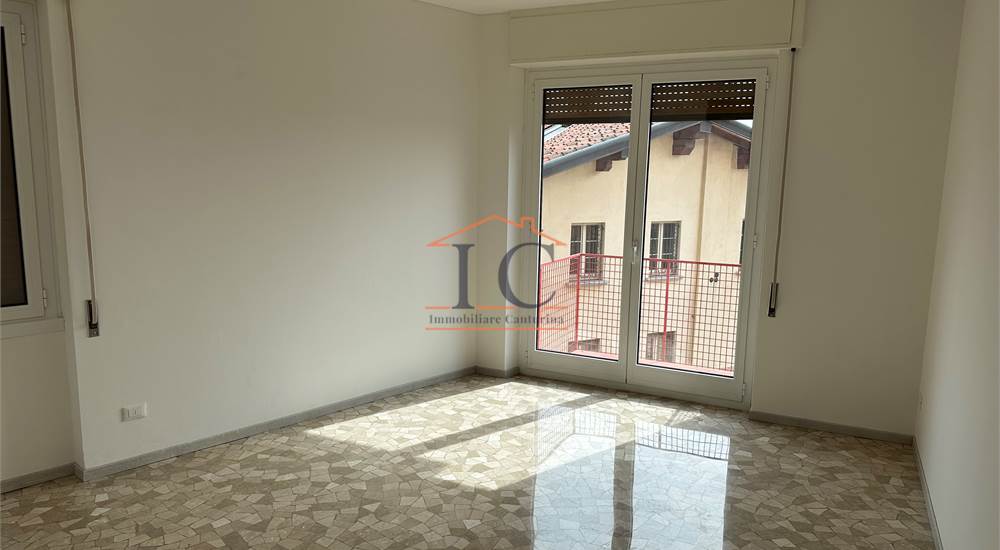 Квартира с 3 спальнями в Комо, Италия № 314143