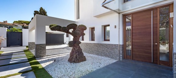 4 bedrooms Villa in Estepona, Spain No. 121170 8