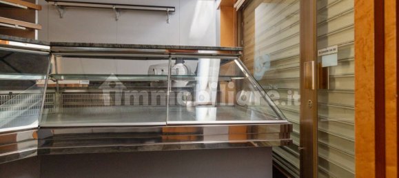2 rooms Commercial property in Usmate Velate, Italy No. 312193 2