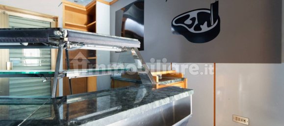 2 rooms Commercial property in Usmate Velate, Italy No. 312193 6