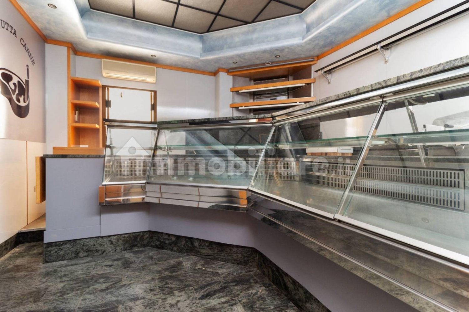 2 rooms Commercial property in Usmate Velate, Italy No. 312193