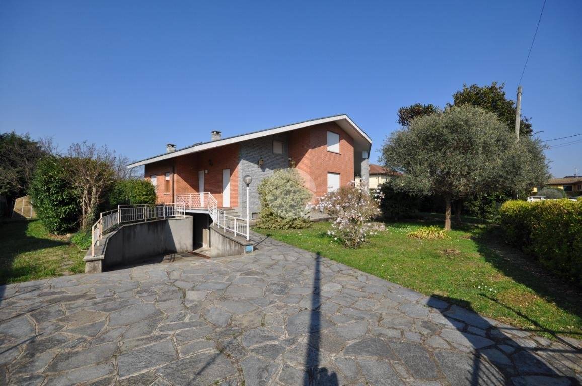 6 bedrooms Villa in San Gillio, Italy No. 119965