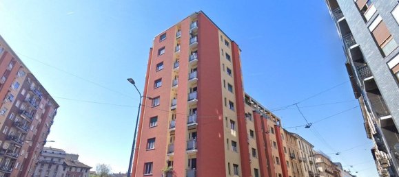 2 bedrooms Apartment in Milan, Italy No. 338747 2