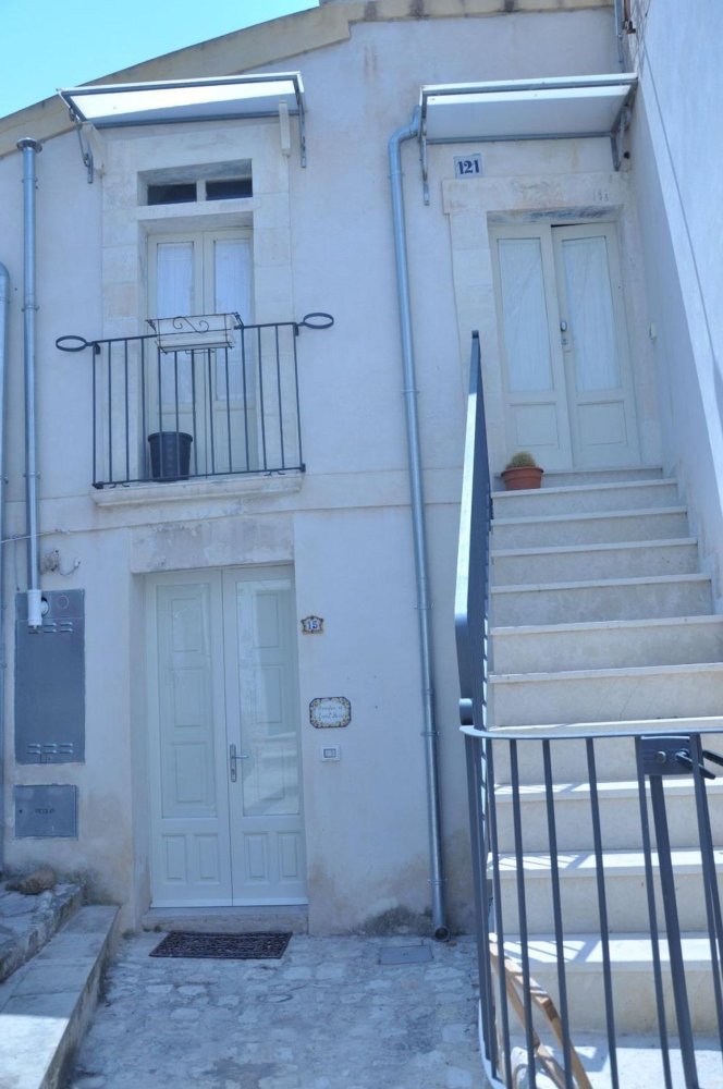 Apartamento de 3 habitaciónes en Scicli, Italy No. 305381