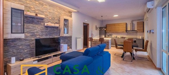 Apartamento de 4 dormitorios en Vairano Patenora, Italy No. 325661 2