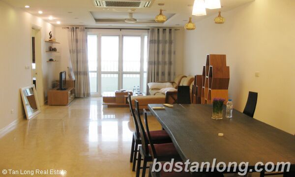 Apartamento de 3 dormitorios en Tay Ho, Vietnam No. 6153