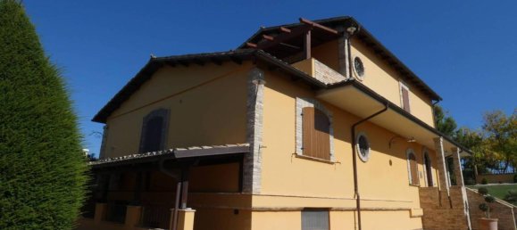 8 rooms Villa in Morro d'Oro, Italy No. 26769 2
