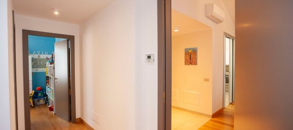 3 rooms Apartment in Senago, Italy No. 339092 8