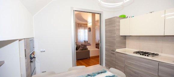 3 rooms Apartment in Senago, Italy No. 339092 6