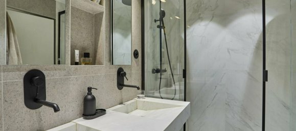 2 bedrooms Apartment in Paris, France No. 188250 9