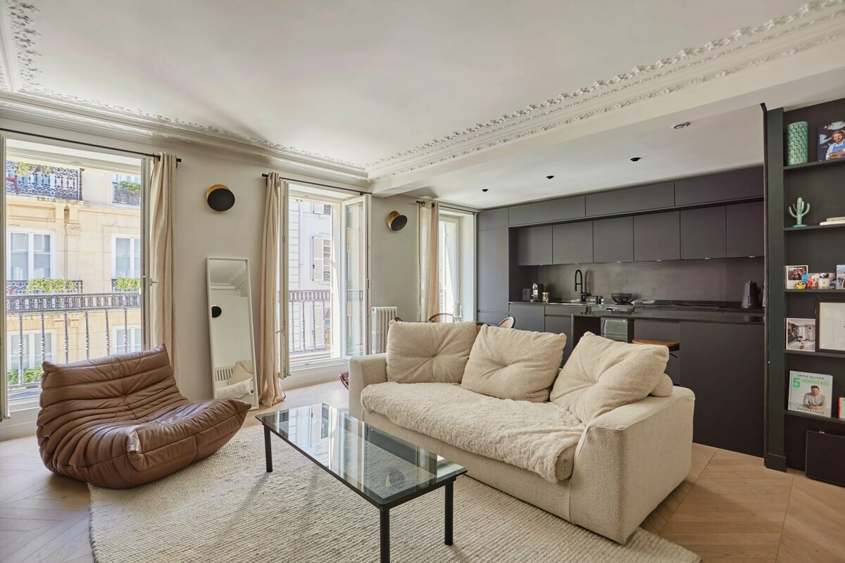 2 bedrooms Apartment in Paris, France No. 188250