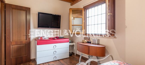 4 chambres Villa à Monte Porzio Catone, Italy No. 131360 9